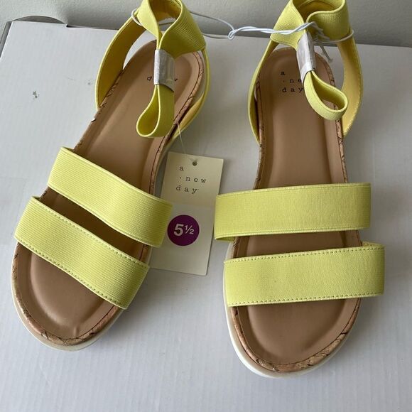 NWT 5.5 Size Sandals for Women - Picture 7 of 8